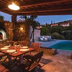 Casa vacanze With Fireplace Xiv *