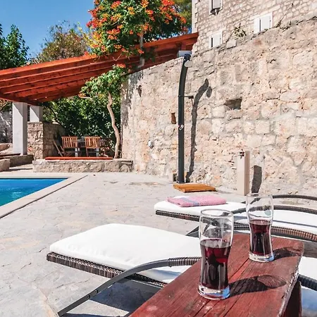 Cozy In Bobovisca With Outdoor Swimming Pool Holiday home *
