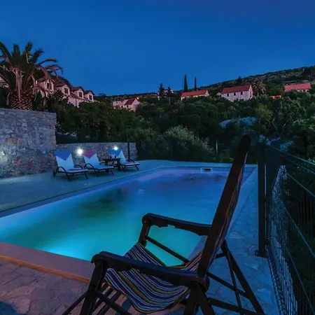 Cozy In Bobovisca With Outdoor Swimming Pool Holiday home *