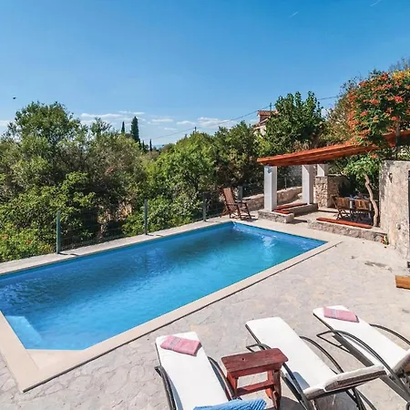 Cozy In Bobovisca With Outdoor Swimming Pool