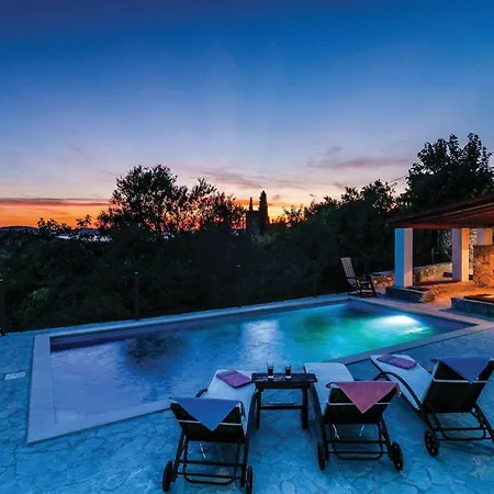 Holiday home Cozy In Bobovisca With Outdoor Swimming Pool *