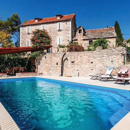 Cozy In Bobovisca With Outdoor Swimming Pool Lozisce