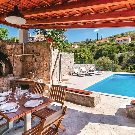 Cozy In Bobovisca With Outdoor Swimming Pool Holiday home