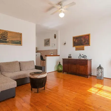 Holiday home Cozy In Bobovisca With Outdoor Swimming Pool