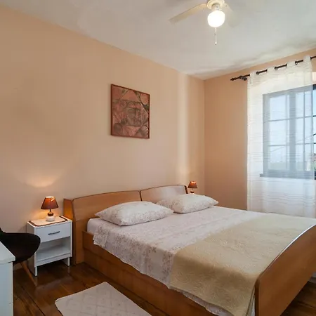 Holiday home Cozy In Bobovisca With Outdoor Swimming Pool *