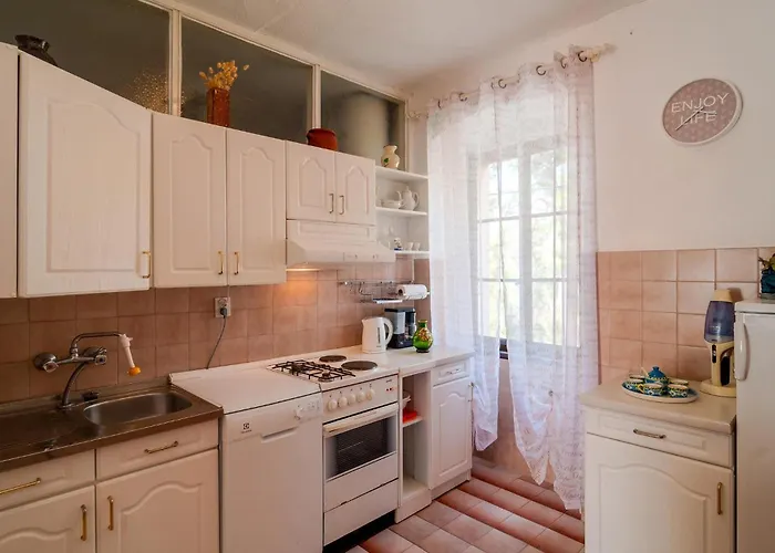 With Fireplace Xiv *